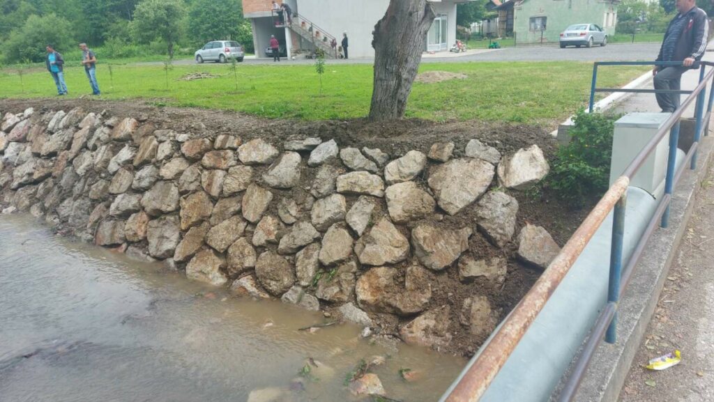 SMANJITI RIZIK OD POPLAVA: Uređuje se obala i korito Ivaštanjke u Banjaluci
