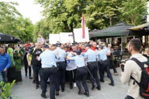 UHAPŠEN BANJALUČANIN: Oglasila se policija oko naguravanja na dočeku Ljubiše Petrovića u Banjaluci