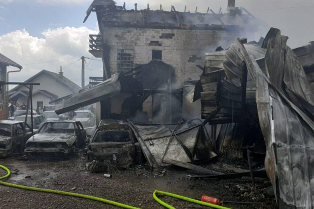 IZGORJELA AUTOMEHANIČARSKA RADNJA: Detalji požara u Prijedoru