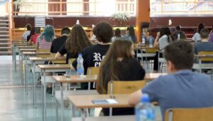 МАЊЕ УЧЕНИКА: У појединим средњим школама у Српској технолошки вишак радника