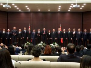 ERDOGAN IMENOVAO VLADU TURSKE: Od 17 ministara, 15 novih imena