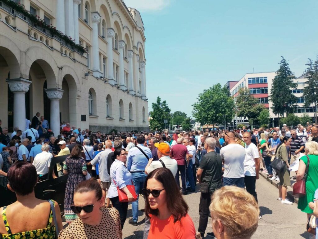 STANIVUKOVIĆ POZVAO NA PROTEST „Okupićemo se i večeras, Banjaluka je i dalje blokirana“