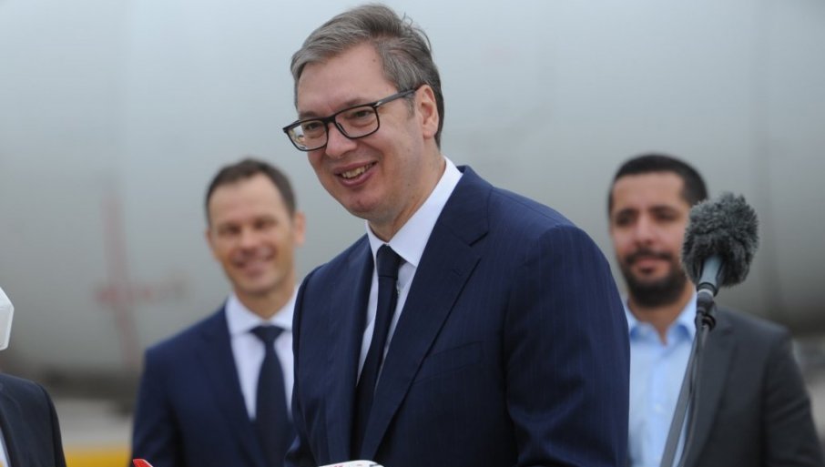 „DA, I JA SAM SNS BOT“: Vučić odgovorio na hajku i pružio podršku simpatizerima Srpske napredne stranke