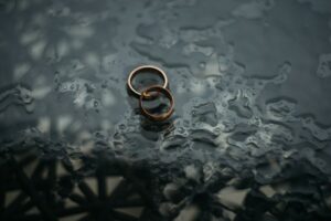 OGLAS KOJI JE ZAPALIO REGION: Hrvat prodaje vjerenički prsten jer ga je djevojka odbila pred cijelom porodicom