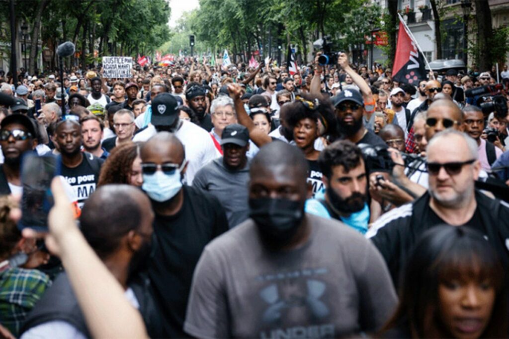 PARIZ: Stotine demonstranata marširalo protiv policijskog nasilja uprkos zabrani