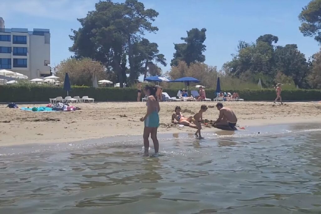 POJAVILA SE ZARAZA, OVO SU SIMPTOMI: Zdravstvena uzbuna na plaži na Jadranu