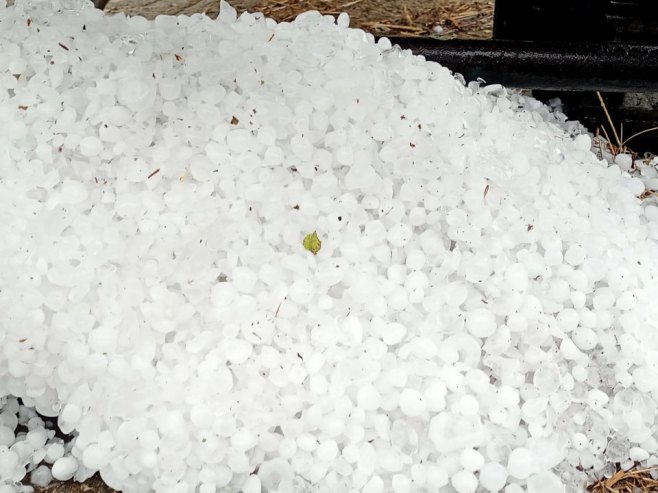 GRAD I KIŠA: Nevrijeme pogodilo Kozarsku Dubicu