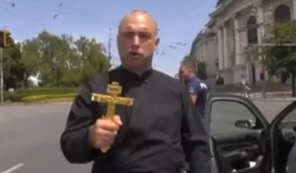 UKRAJINSKI PREDSJEDNIK TRAŽIO ORUŽJE: Bugarski pravoslavni sveštenik bacio anatemu na Zelenskog (VIDEO)