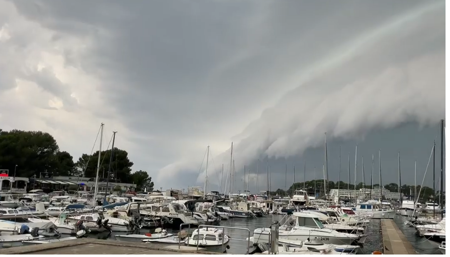 ZASTRAŠUJUĆI PRIZORI: Superćelijska oluja stigla u Hrvatsku (VIDEO)