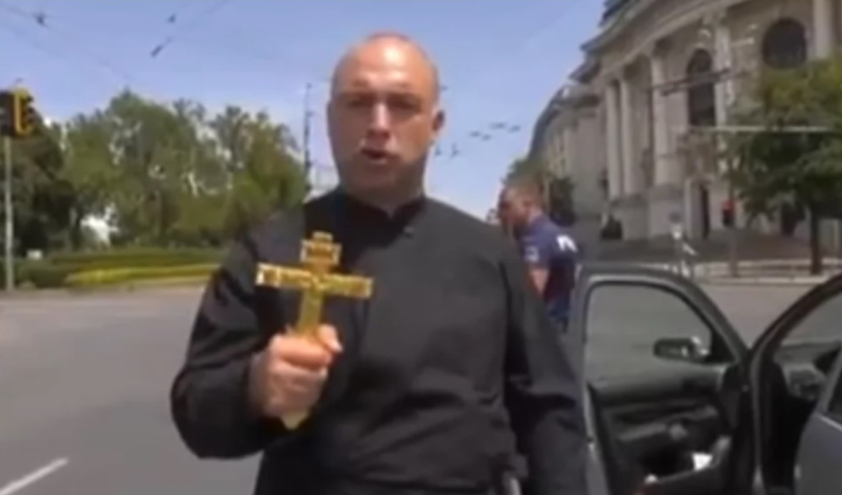 NEOČEKIVAN „POKLON“: Bugarski pravoslavni sveštenik bacio anatemu na Zelenskog (VIDEO)