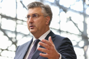 NALJEDNIK LAJENOVE: Plenković uskoro na čelu Evropske komisije?