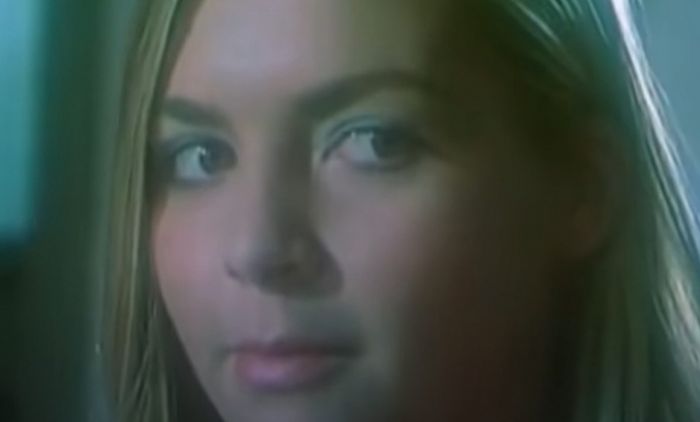 ИГРАЛА ЈЕ ЋЕРКУ МИЛЕНЕ ДРАВИЋ У ЧУВЕНОМ ФИЛМУ: Заносна плавуша залудјела је Југославију, а ево како сада изгледа (ФОТО)