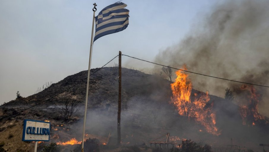 BIJESNE POŽARI U GRČKOJ: Naređena evakuacija stanovništva u centralnom dijelu zemlje