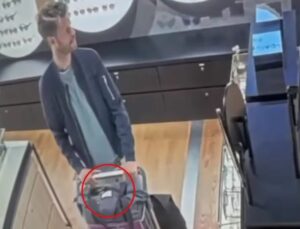 POLITIČAR UHVAĆEN U KRAĐI: U džep strpao naočare vrijedne 500 evra (VIDEO)