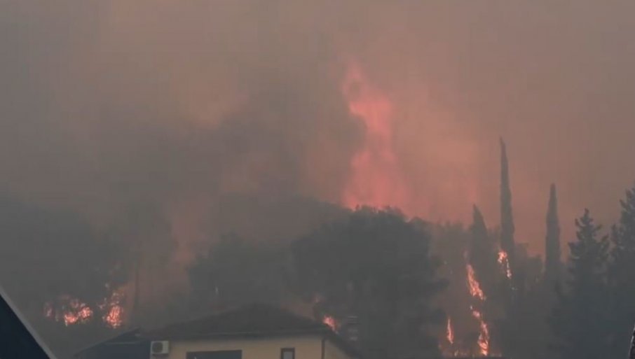 POVRIJEĐENA TRI VATROGASCA: Vatra zahvatila površinu od oko 600 hektara