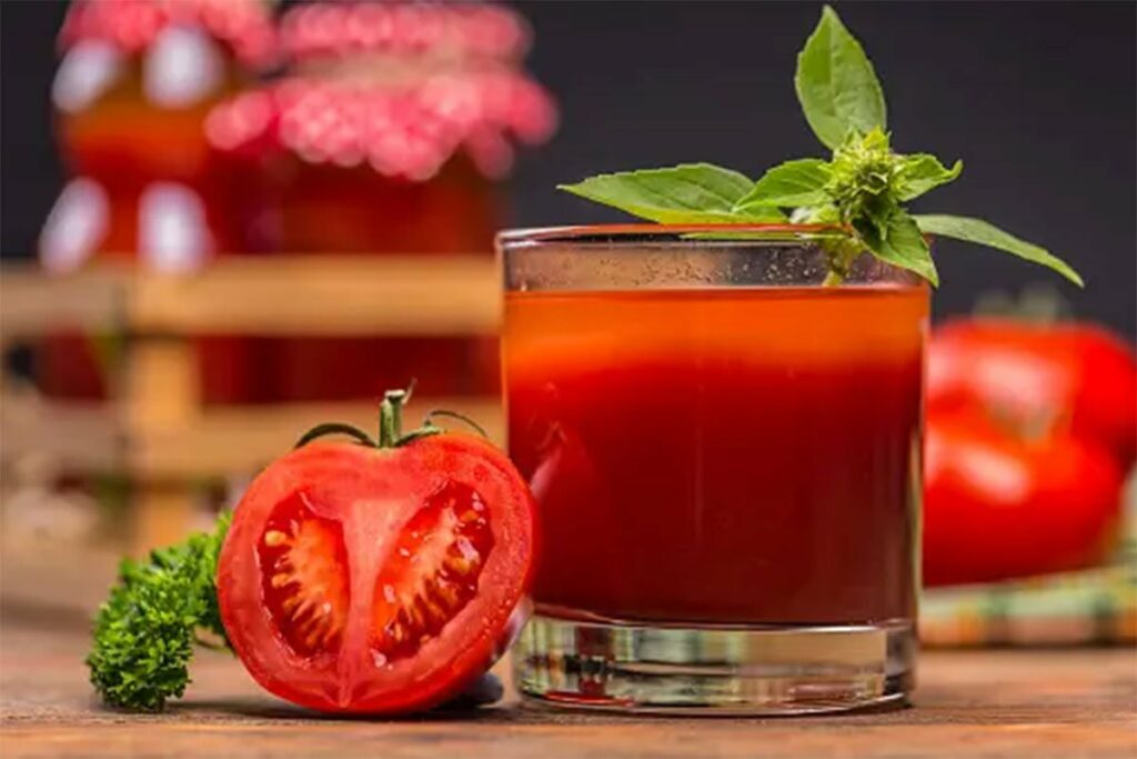 PRAVA RIZNICA ZDRAVLJA: Zašto je dobro piti sok od paradajza