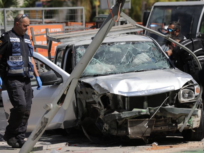 TERORISTIČKI NAPAD U TEL AVIVU: Napadač sa kamionom zgazio ljude na trotoaru (VIDEO)