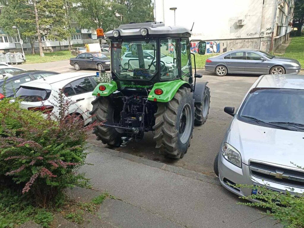 NIJE NIKAKAV PERFORMANS: Novo Grujić objasnio zašto je na posao došao sa traktorom