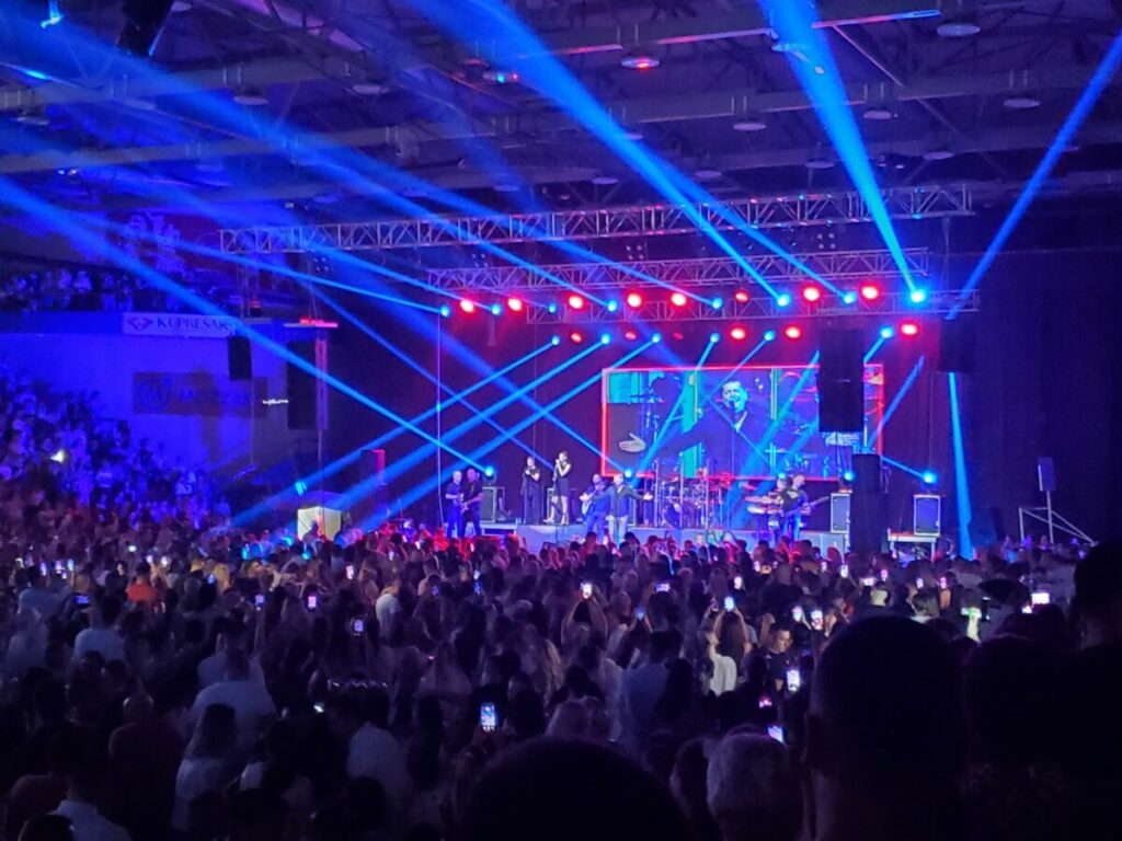 CIJELA DVORANA PJEVALA KAO JEDNO: Aco Pejović održao koncert za pamćenje u Banjaluci (FOTO/VIDEO)