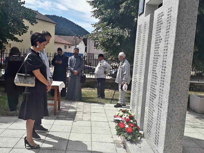 „DOK POSTOJIMO, MORAMO OBILAZITI OVA MJEST“ kod Glamoča obilježen Dan sjećanja na 108 srpskih boraca i civila