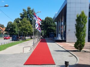 IZ MINSTARSTVA ZDRAVLJA I SOCIJALNE ZAŠTITE OBJASNILI: Koliko će primati roditelji-njegovatelji?