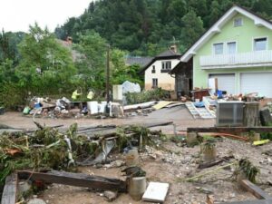 SLOVENIJA: Još jedna žrtva poplava, borba sa vodom i dalje traje (VIDEO)