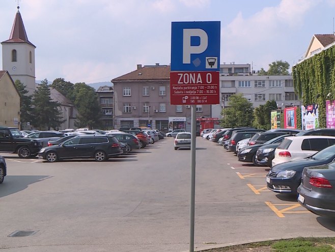 ИЗ СНСД-а ТВРДЕ: Бесплатан паркинг у Бањалуци оштетио градски буџет за 180.000 КМ