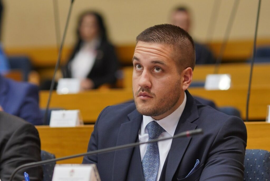 „PACIJENTIMA ZUJI U GLAVI OD ĐAJIĆA“ Drinić o stanju na UKC-u RS