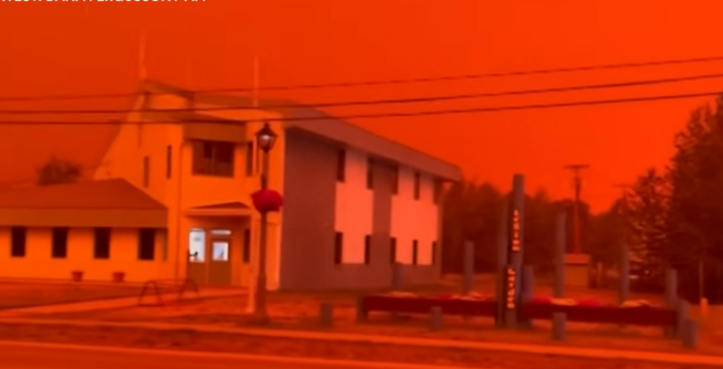 ЗАСТРАШУЈУЋИ ПРИЗОРИ: Небо црвено над подручјем у коме букте пожари (ВИДЕО)
