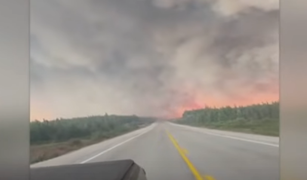 BUKTE POŽARI U KANADI: Naređena evakuacija 30.000 stanovnika (VIDEO)