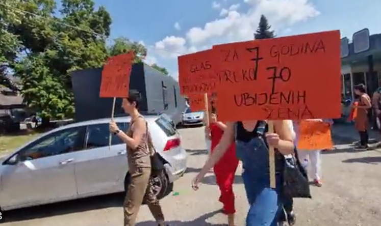 „МОГУ ДА НЕЋУ“ Протестна шетња против фемицида у Бањалуци (ВИДЕО)