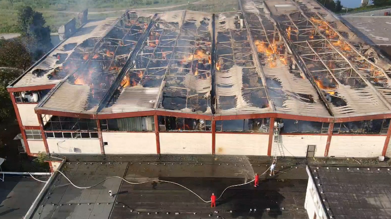 BESANA NOĆ IZA VATROGASACA: Ogromna šteta nakon požara u fabrici papira Celeks