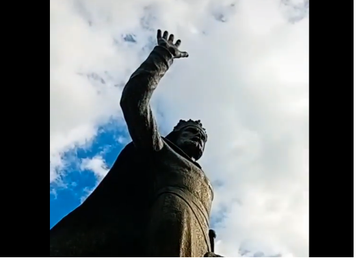 „СВЕ ЛИЧИ НА КРАЂУ И ЛОПОВЛУК“ Додик коментарисао пометњу око споменика краљу Твртку Котроманићу у Сарајеву