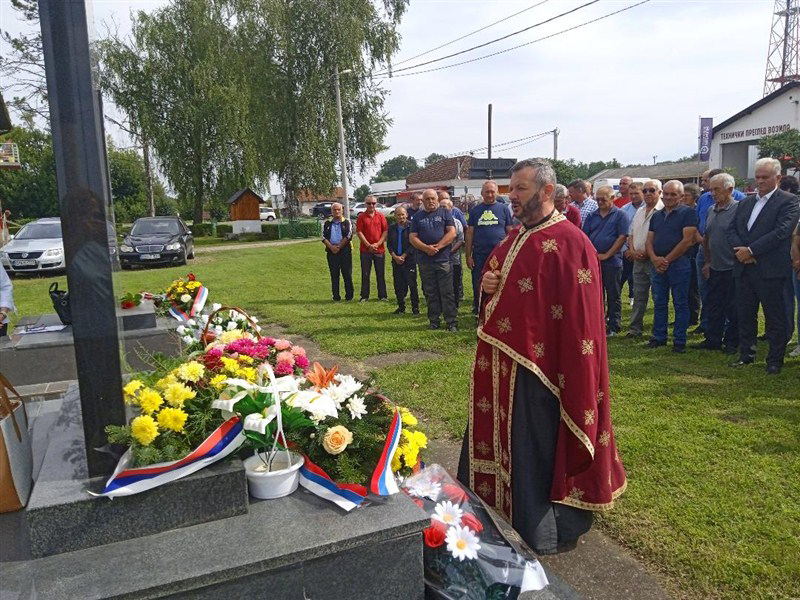СЈЕЋАЊЕ НА СТРАДАЛЕ БОРЦЕ: Служен парастос у Повеличу