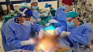 НОВИ ПОДВИГ СРПСКИХ ЉЕКАРА: Први пут у Србији – без отварања грудног коша истовремено оперисана митрална валвула и уграђен бајпас