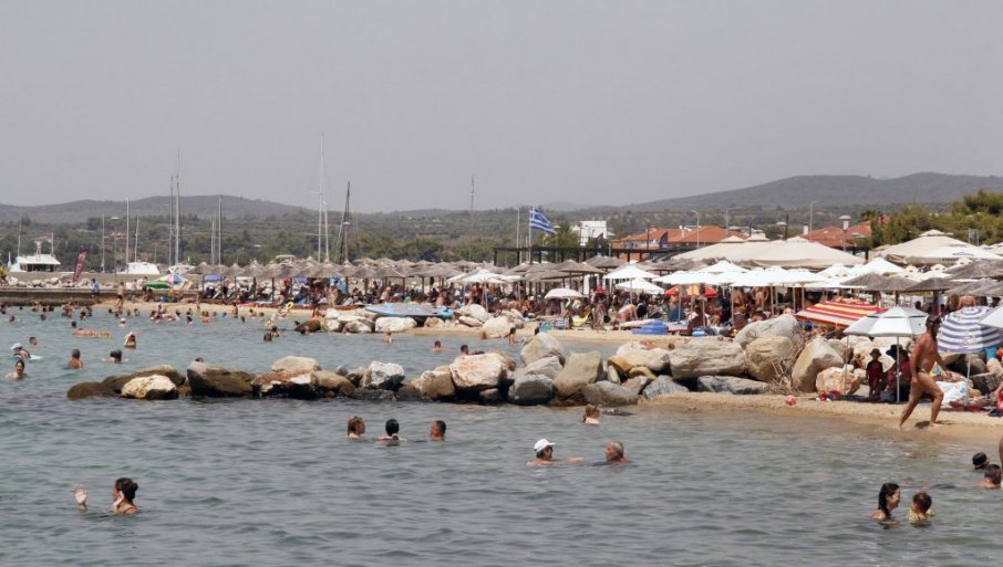 ПОСКУПЈЕЛЕ БОРАВИШНЕ ТАКСЕ: Грци мијењају правила на плажама