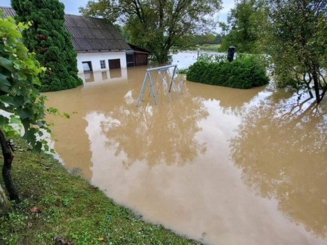 U SLOVENIJI SE ŠIRE ZARAZNE BOLESTI: Voda iz česme nije za piće