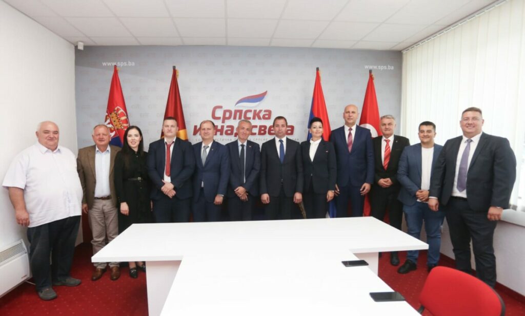 „SRPSKO JEDINSTVO TREBA NJEGOVATI“: Sastanak delegacija Socijalističke partije Srpske i Pokreta socijalista u Banjaluci (FOTO)
