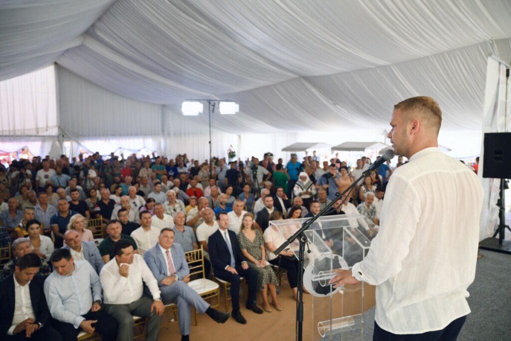 „SVI SMO MI DANAS LUJE I JABLANI“ Stanivuković se obratio na Kočićevom zboru na Manjači