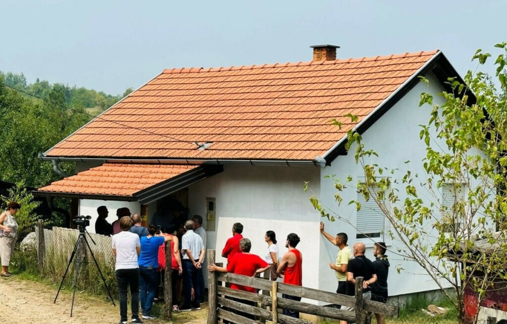ЖЕНУ СКИНУО И ЗАВЕЗАО: Ухапшен мушкарац који је напао српску повратницу у селу Тумаре