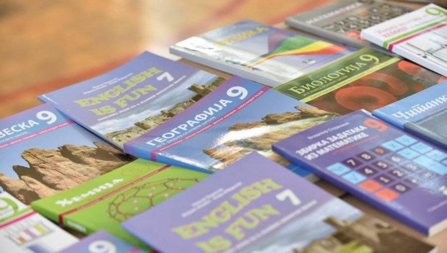 GRAD BANJALUKA DIJELI UDŽBENIKE OSNOVCIMA: Kompleti udžbenika za đake iz opština širom Srpske
