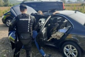 SPRIJEČEN OBRAČUN VOJVODA I MANIJAKA:Policija u Doboju zaplijenila 49 palica