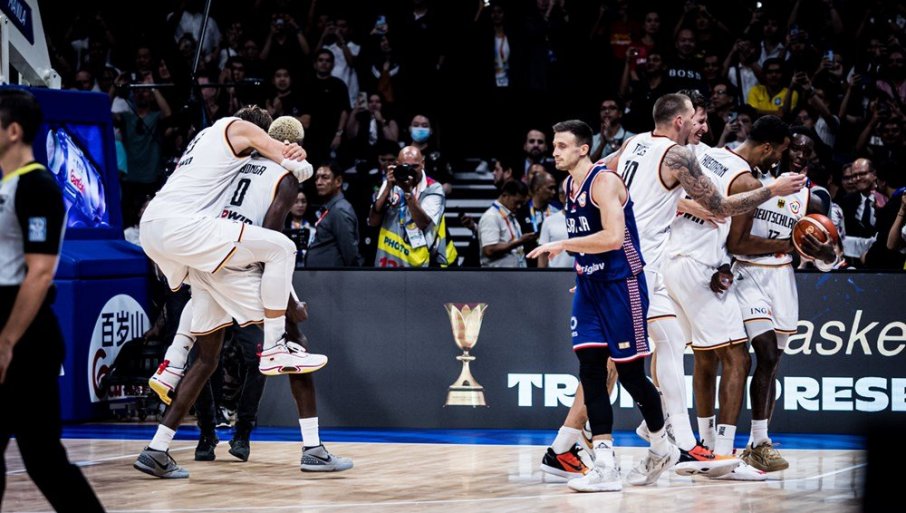 VJERA IZNAD SVEGA: Ovo je Aleksa Avramović uradio kada je bilo jasno da Srbija gubi finale (VIDEO)