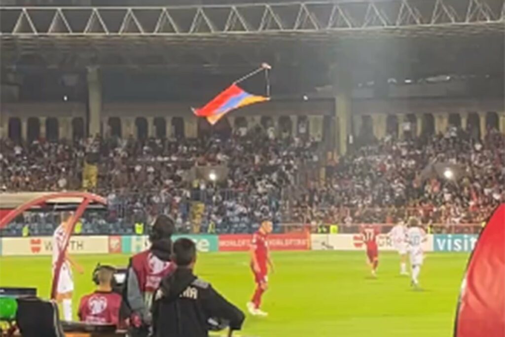 LETEĆI OBJEKAT IZNAD STADIONA: Dron prekinuo utakmicu Hrvatska – Jermenija (VIDEO)