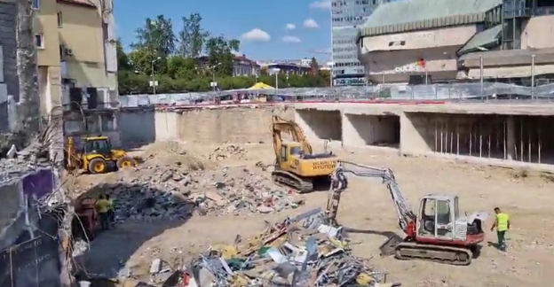 SRUŠEN STARI PALAS! Građevinci uskoro odlaze iz centra Banjaluke (VIDEO)