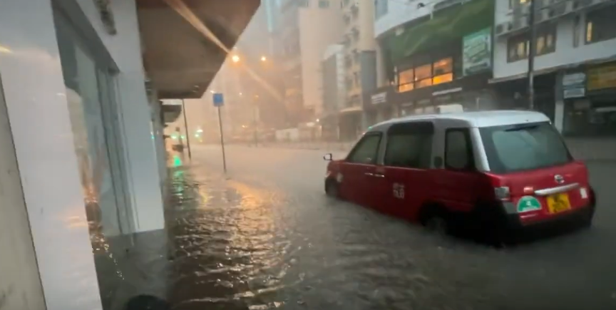 ULICE HONG KONGA POD VODOM: Jaka kiša izazvala probleme u Kini (VIDEO)