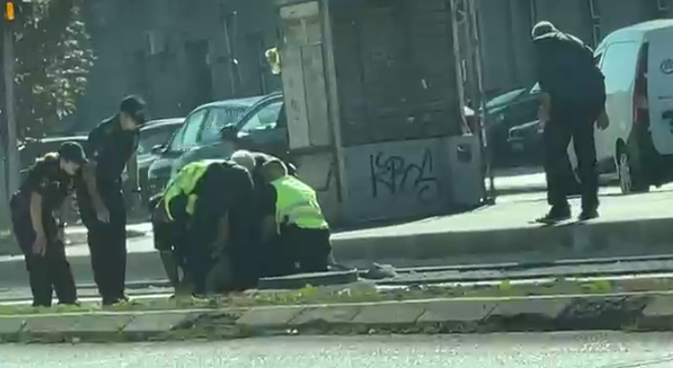 FILMSKA SCENA U SARAJEVU: Muškarac bježao sa nožem u ruci, policajci ga sustigli