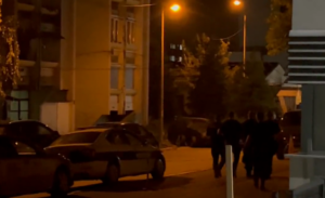 DETALJI ZLOČINA U TUZLI: Ubica bježao preko terase, policija ga uhvatila? (VIDEO)