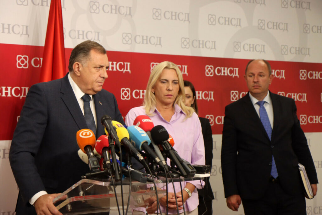 „NISAM IMAO DILEMU, JEDAV SAM ČEKAO DA POTPIŠEM UKAZ“ Dodik komentarisao potvrđivanje optužnice protiv njega i Lukića