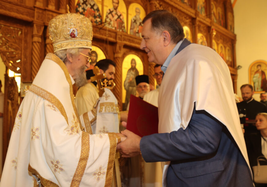 „NESEBIČNO JE POMAGAO GRADNJU“ Episkop Jefrem proglasio Dodika dobrotvorom hrama u Laktašima
